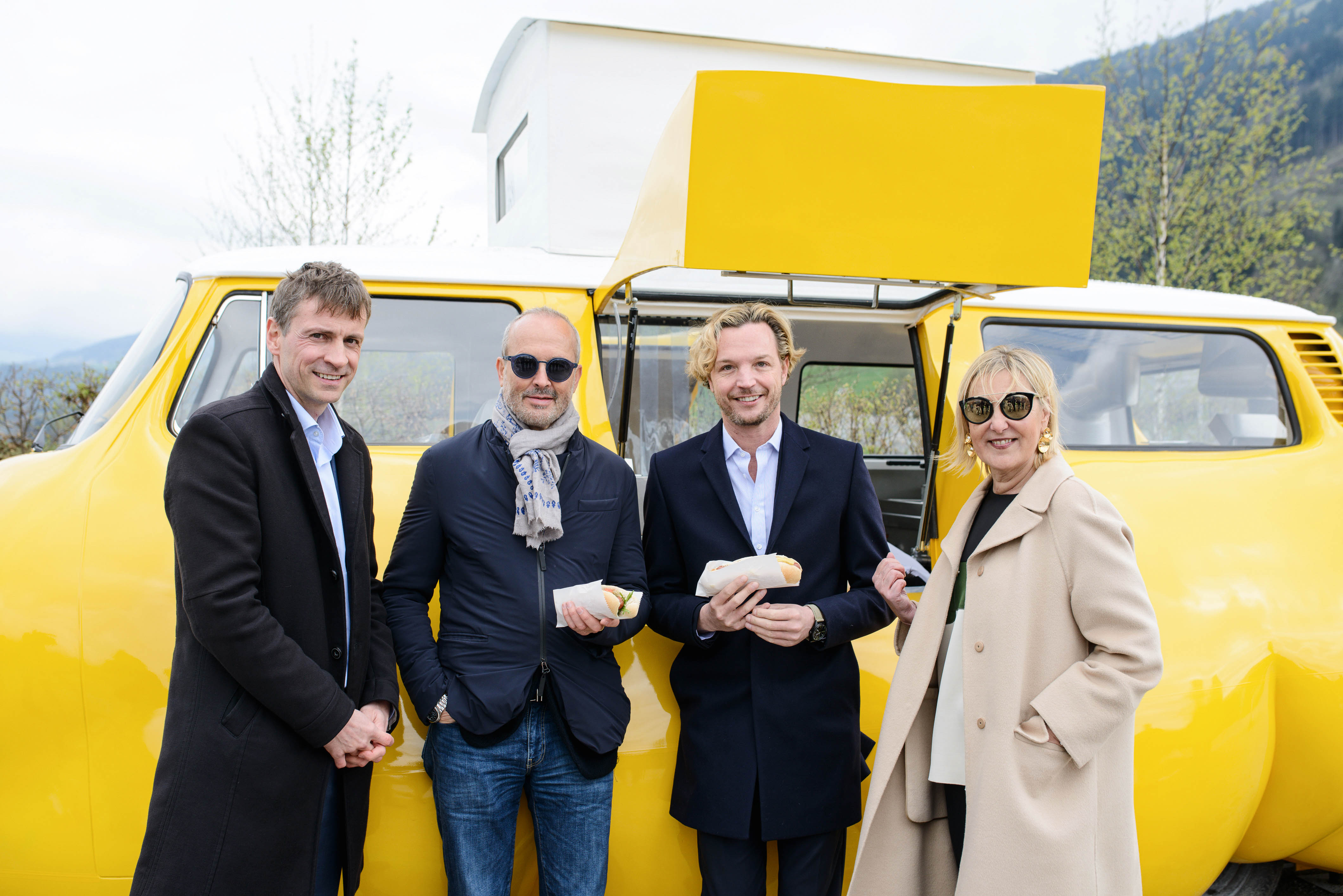 Der „Dicke Bus“: Neuer Blickfang am Großen Platz der Swarovski Kristallwelten