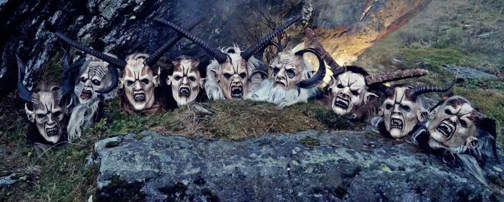 Maskenausstellung im höllischen Wald – Glotzn Gargoyls Wattens