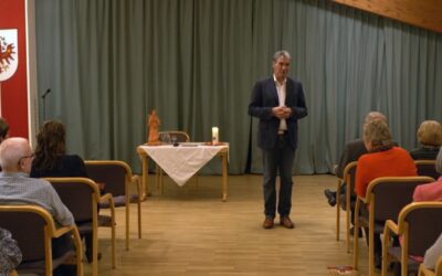 Die Vinzenzgemeinschaft Wattens lud zum Vortrag mit Caritas-Direktor Georg Schärmer ein